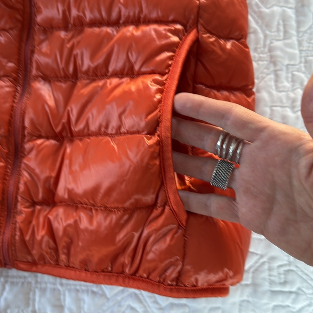 Uniqlo Light weight Vest - Picture 3 of 4